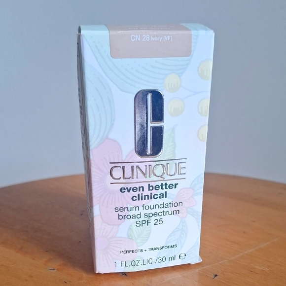 Clinique Even Better Clinical Serum Foundation SPF 25 - Ivory - Picture 7 of 10